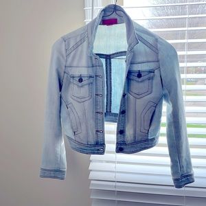 Light weight, perfect for spring days & cool summer nights